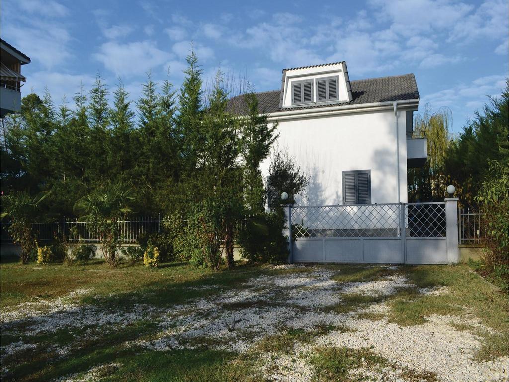 Holiday Home Pishat E Buta 28 โกเลม ภายนอก รูปภาพ